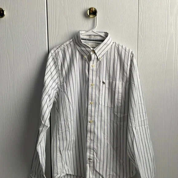Abercrombie and Fitch large button down shirts - Picture 3 of 4
